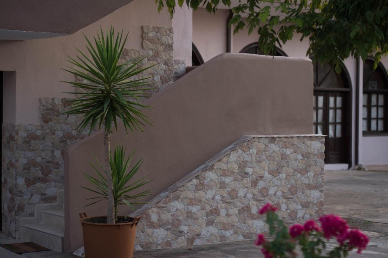 Palm Tree Apartments Psakoudia Exterior photo