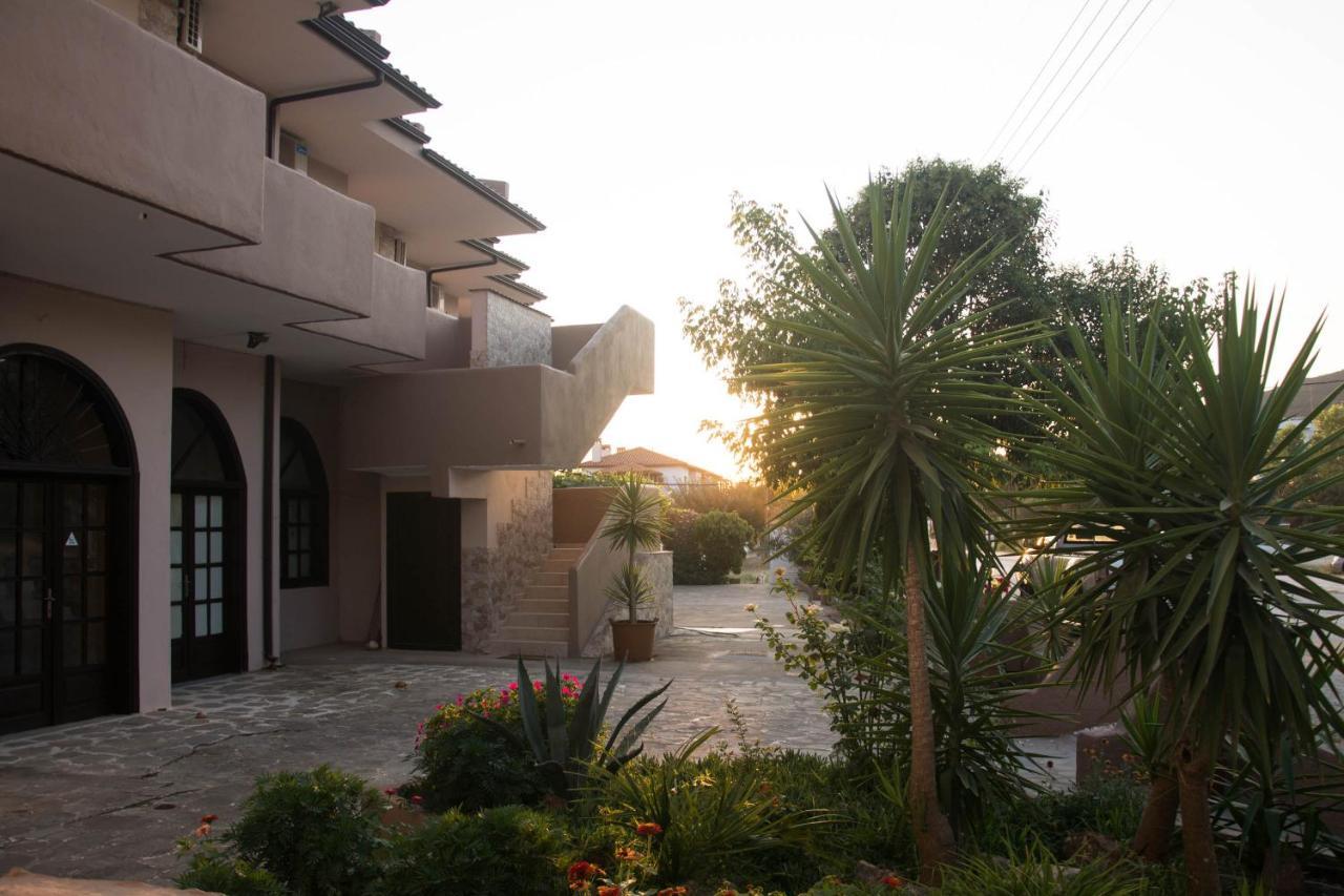 Palm Tree Apartments Psakoudia Exterior photo